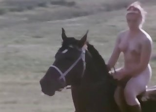 Mit nackt pferd sex 